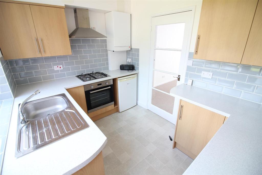 Pole Hill Road, Uxbridge 2 bed flat £1,450 pcm (£335 pw)