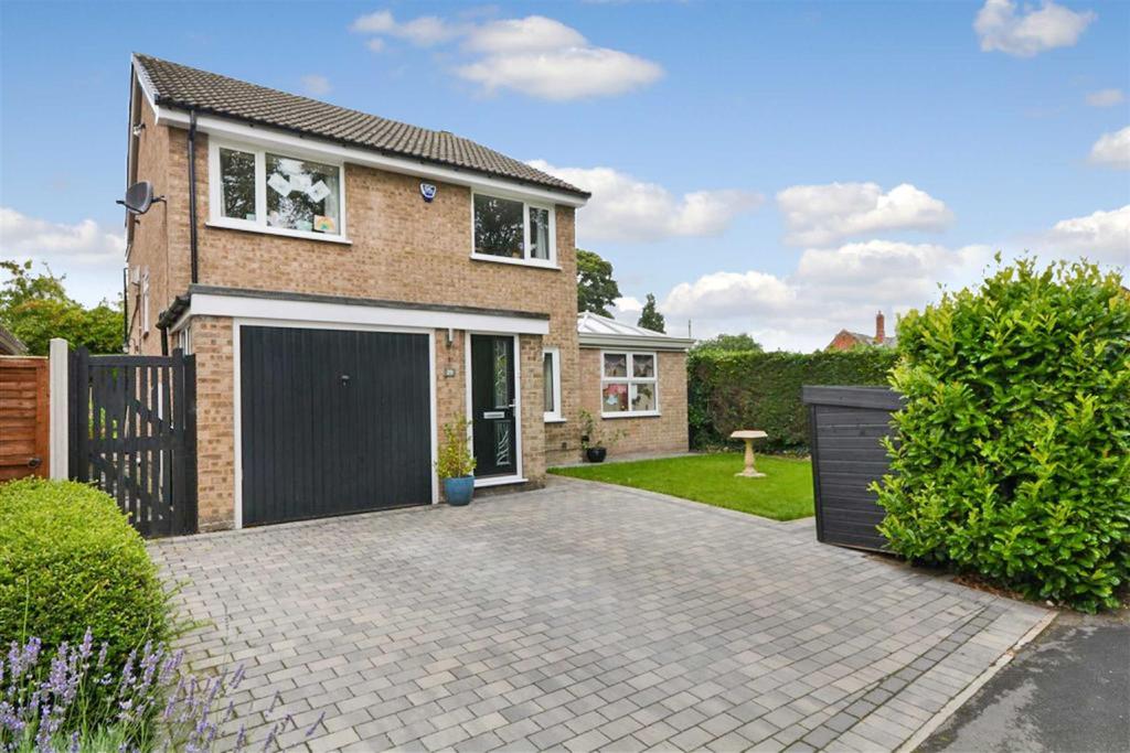 School Lane, South Milford, Leeds 4 bed detached house £350,000