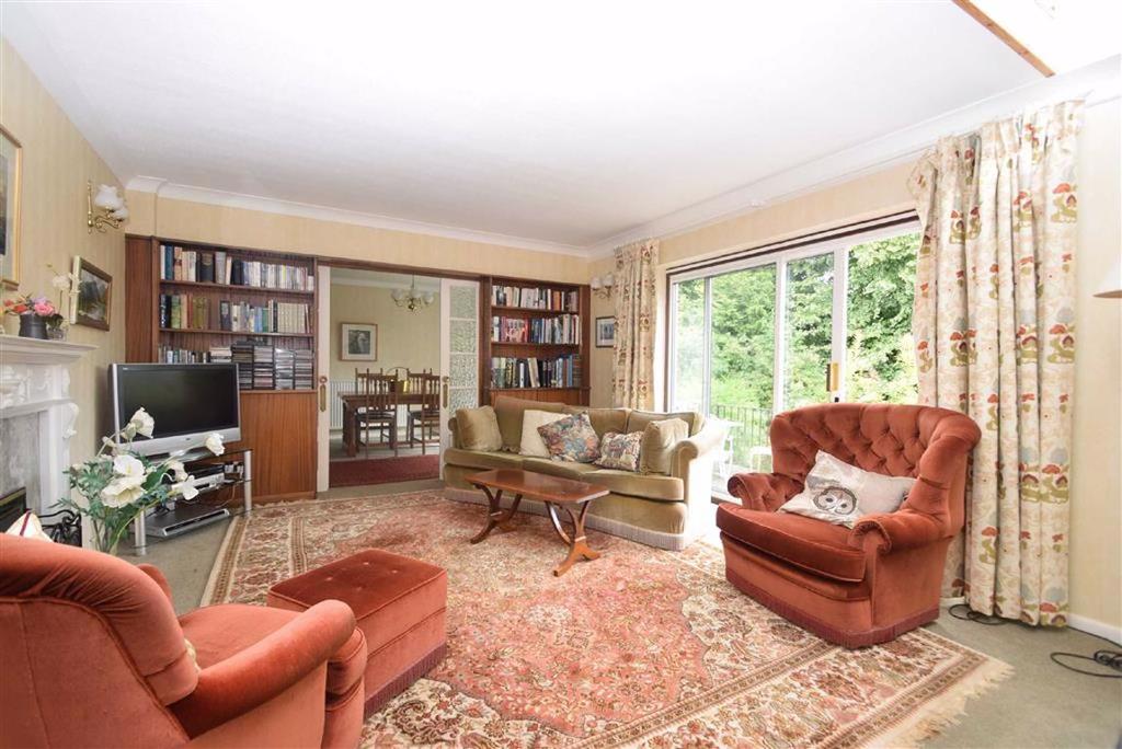 Woodside Drive, Radbrook, Shrewsbury, Shropshire 3 bed detached house
