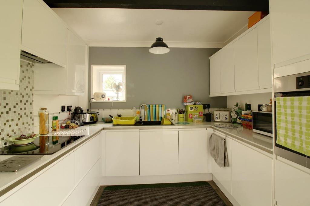 Midland Road, Stonehouse, Gloucestershire 3 bed semidetached house £