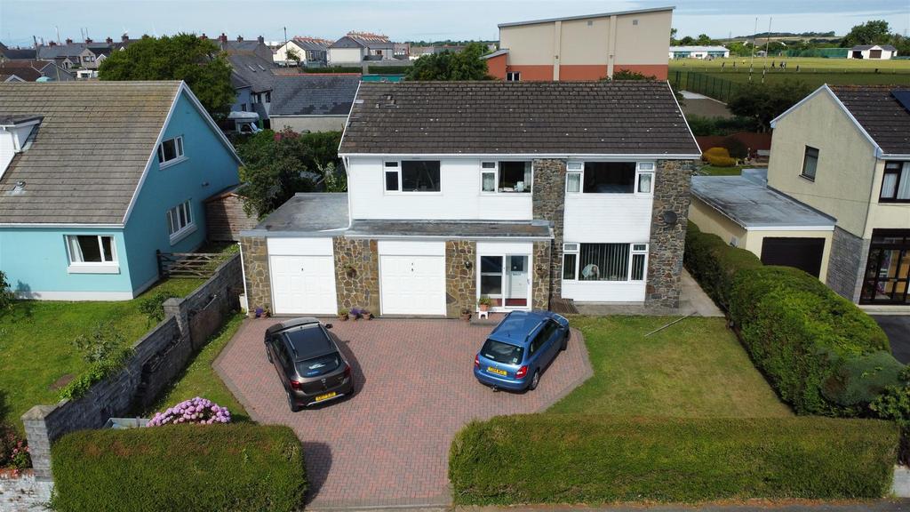 Osborn Park, Neyland, Milford Haven 5 bed detached house £425,000