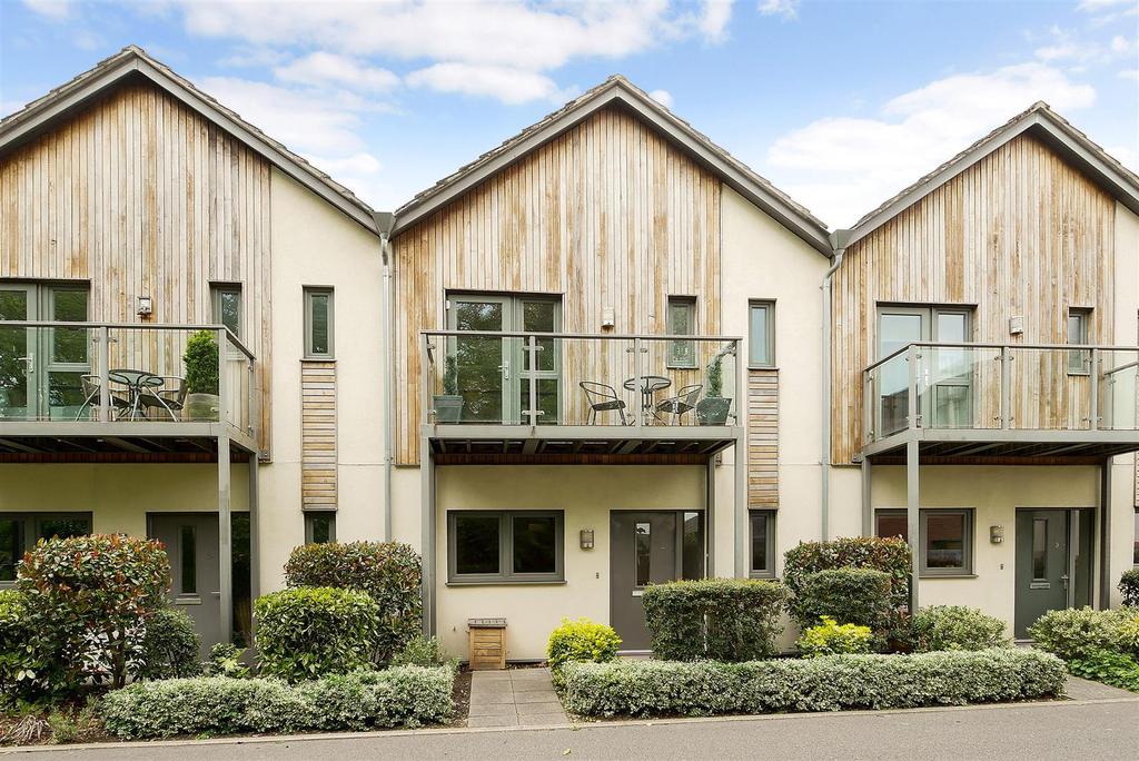 Lloyd Road, Chichester 3 bed house £1,595 pcm (£368 pw)
