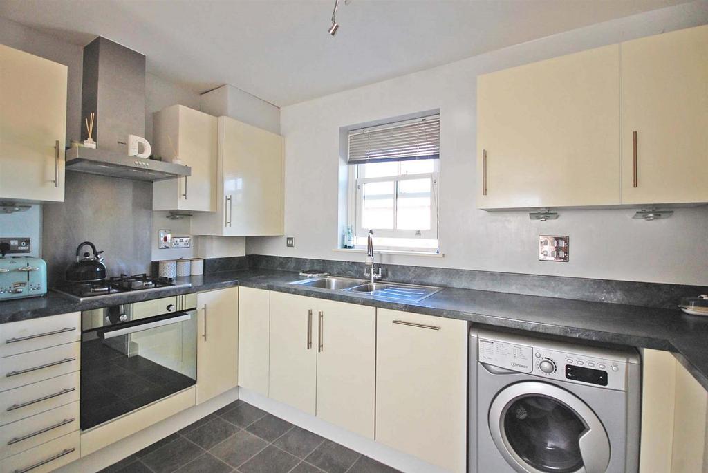 Kitchen b.jpg