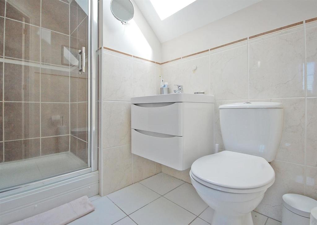 En-Suite Top Floor.jpg