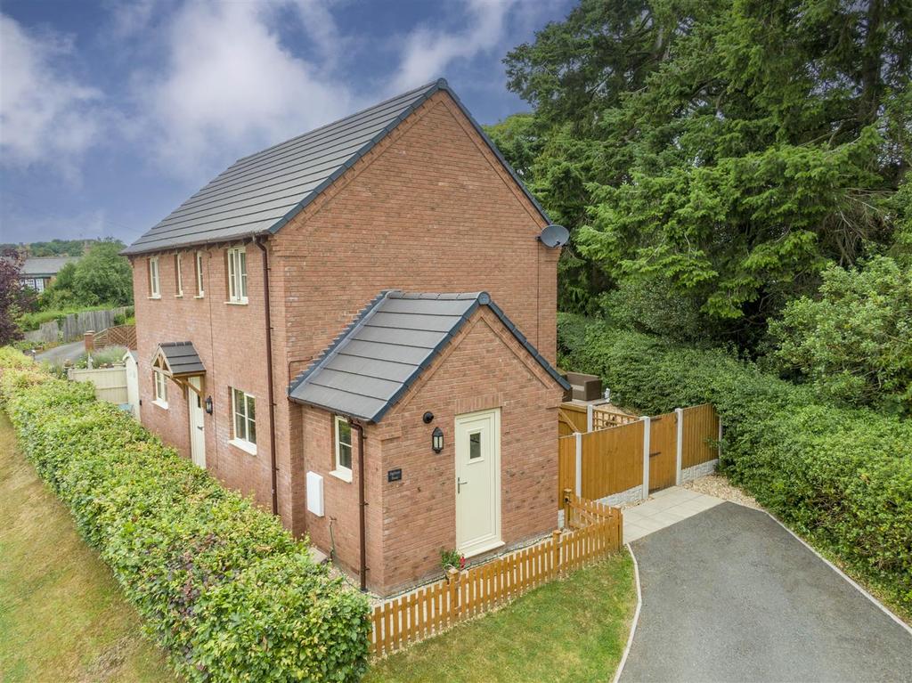 Middleton Road, Oswestry 3 bed detached house £315,000