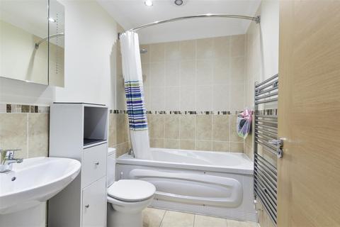5 Juniper Place, Epsom Downs, Epsom, KT17 3BF