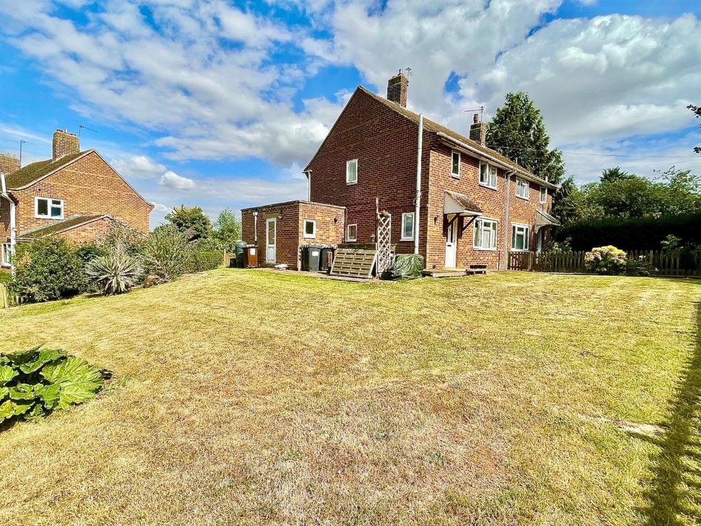 Woodsfield, Brixworth, Northamptonshire, NN6 3 bed semidetached house