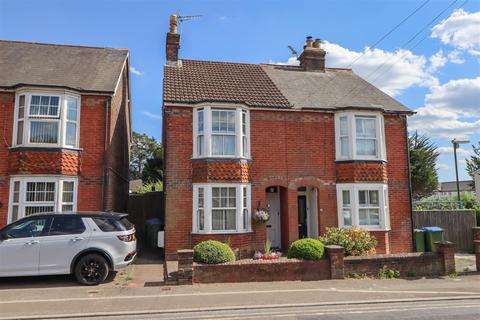 82 Crawley Road, Horsham, RH12 4DT