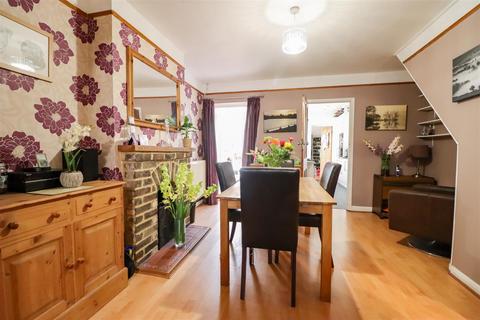 82 Crawley Road, Horsham, RH12 4DT