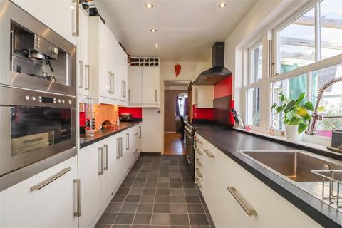 82 Crawley Road, Horsham, RH12 4DT