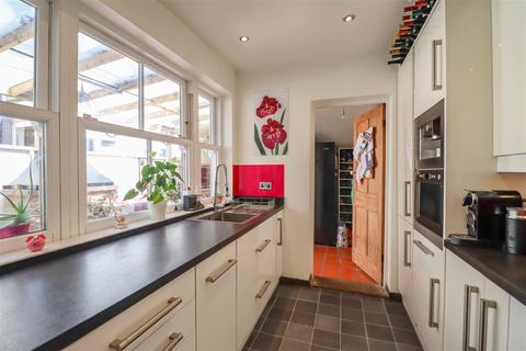 82 Crawley Road, Horsham, RH12 4DT
