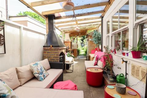 82 Crawley Road, Horsham, RH12 4DT