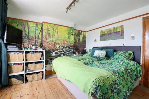 82 Crawley Road, Horsham, RH12 4DT