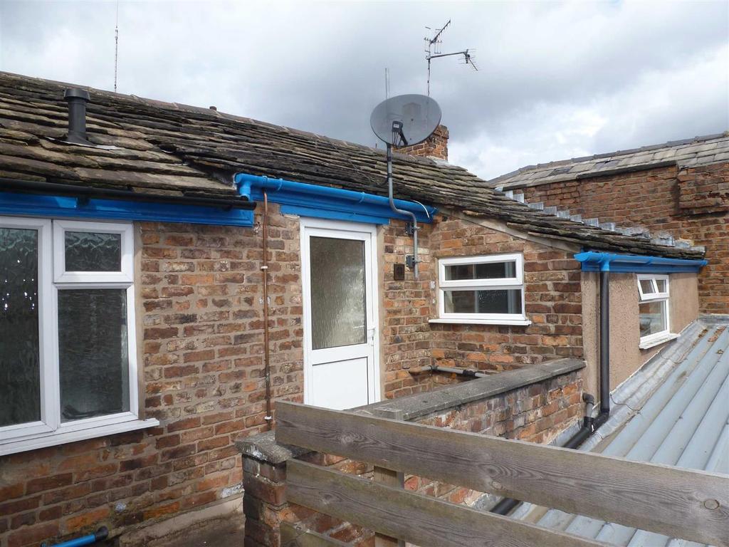Old Mill Lane, Macclesfield 1 bed flat £550 pcm (£127 pw)