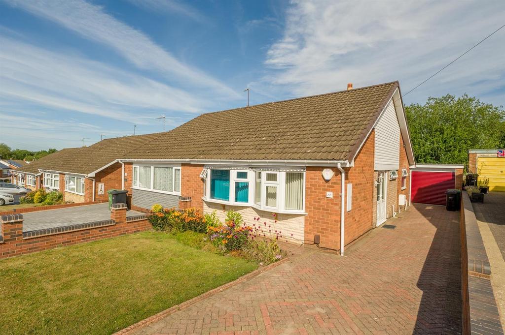 Romsley Road, Stourbridge, DY9 7NW 2 bed semidetached bungalow for