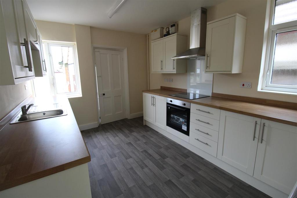 Hawton Lane, New Balderton, Newark 2 bed detached bungalow £225,000