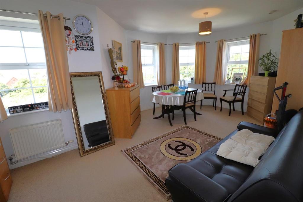 Turners Gardens, Wootton, Northampton 2 bed apartment £152,000