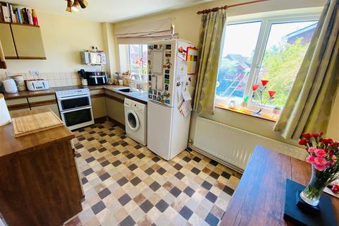 17 Acorn Close, Barlby, Selby, YO8 5UT
