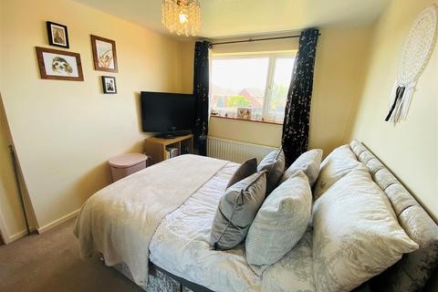 17 Acorn Close, Barlby, Selby, YO8 5UT