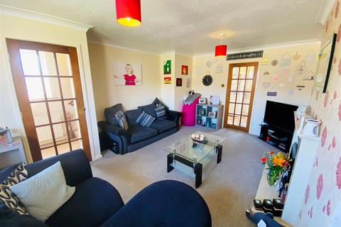 17 Acorn Close, Barlby, Selby, YO8 5UT