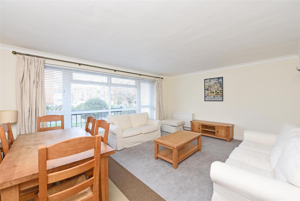 St. Johns Avenue, Putney SW15 3 bed flat £2,600 pcm (£600 pw)