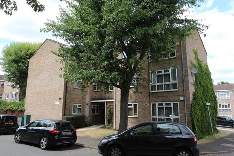 10 Wyemead Crescent, London, E4 6HW