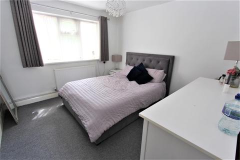10 Wyemead Crescent, London, E4 6HW