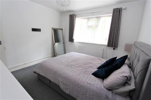 10 Wyemead Crescent, London, E4 6HW