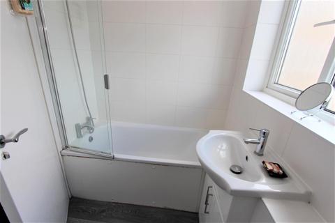10 Wyemead Crescent, London, E4 6HW