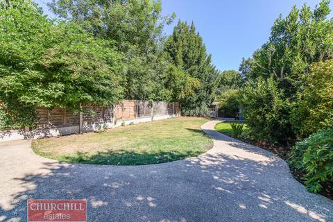 3 Wensley Avenue, Woodford Green, IG8 9HE