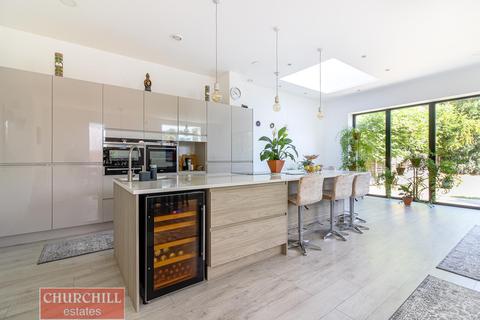 3 Wensley Avenue, Woodford Green, IG8 9HE