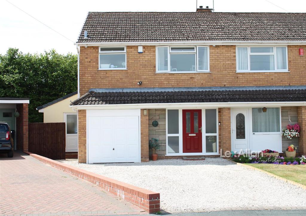 Lea Vale Road, Stourbridge 3 bed semidetached house £380,000