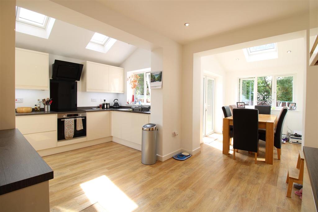 Lea Vale Road, Stourbridge 3 bed semidetached house £380,000