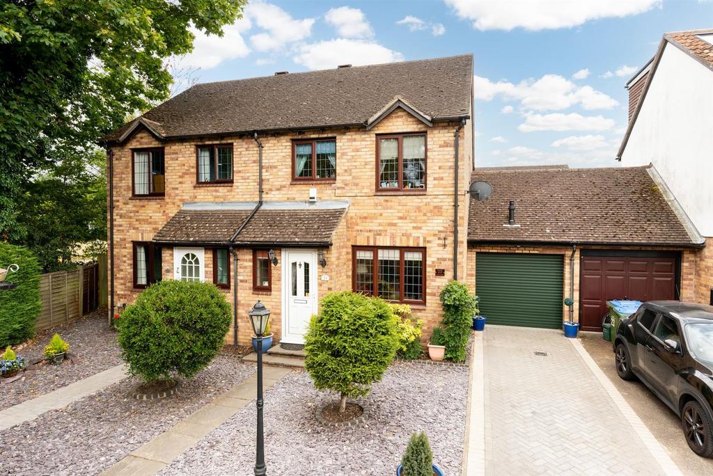 Kings Chase, East Molesey 3 bed house £640,000