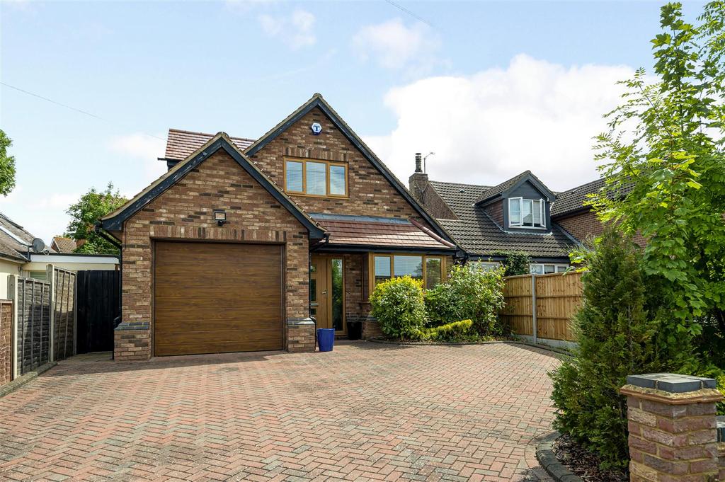 New Road, Bromham, Bedford 3 bed detached house £500,000