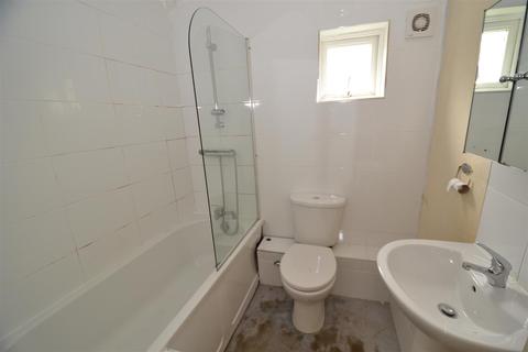 7 Bedivere Road, Bradford, BD8 0DT