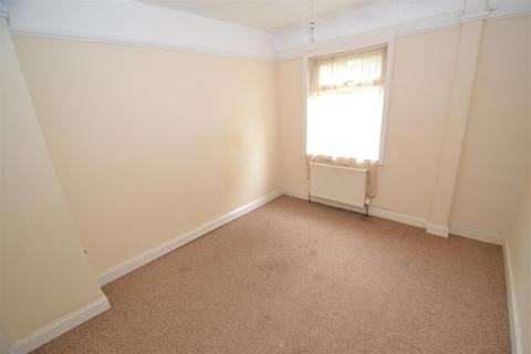7 Bedivere Road, Bradford, BD8 0DT