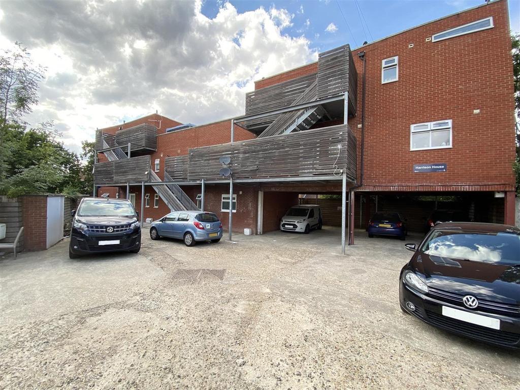 Harrison House, Westwood Road, Ilford 2 bed flat for sale £240,000