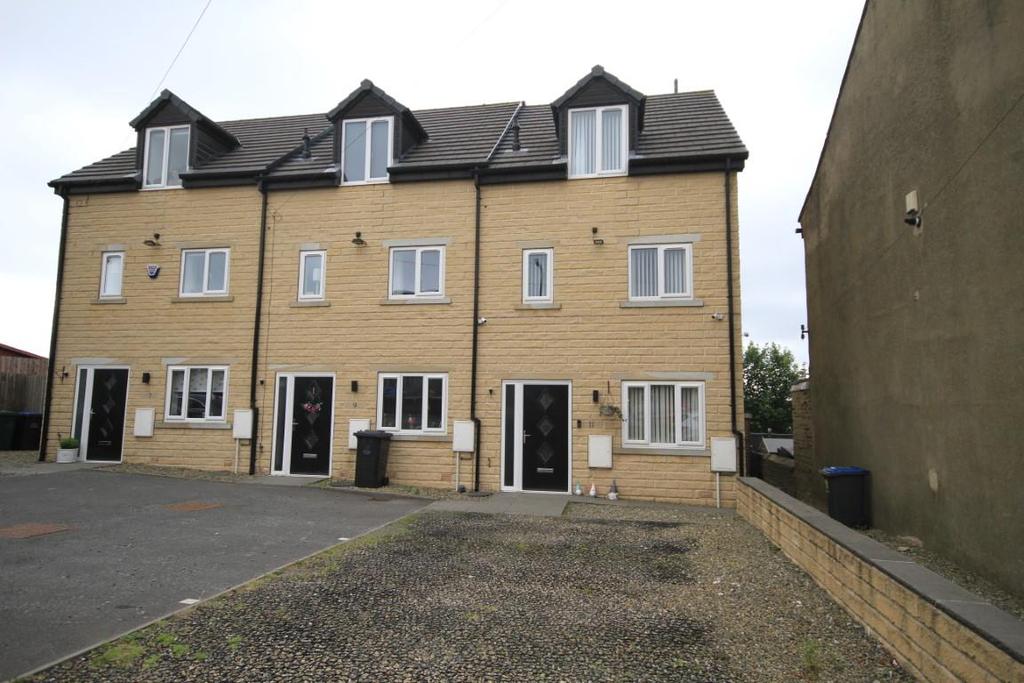 Ford Hill, Queensbury, Bradford 3 bed townhouse for sale £195,000