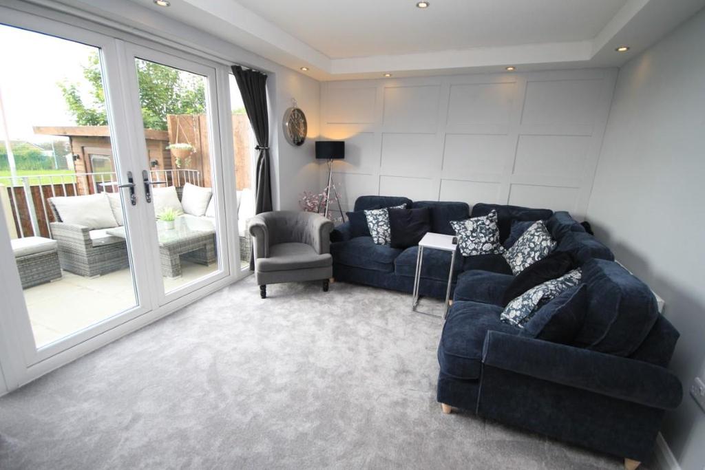 Ford Hill, Queensbury, Bradford 3 bed townhouse £195,000