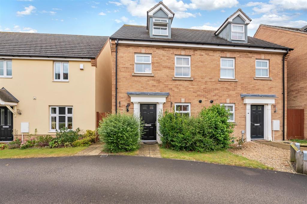 Sycamore Drive, Bury St. Edmunds 3 bed semidetached house for sale £