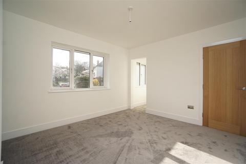 4 Abbeydale Park Crescent, Sheffield, S17 3PA
