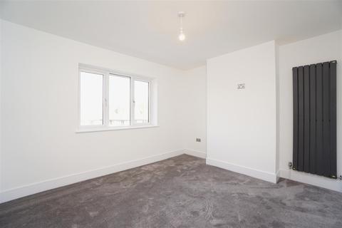 4 Abbeydale Park Crescent, Sheffield, S17 3PA