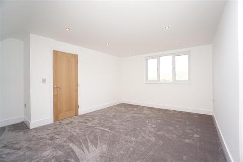 4 Abbeydale Park Crescent, Sheffield, S17 3PA