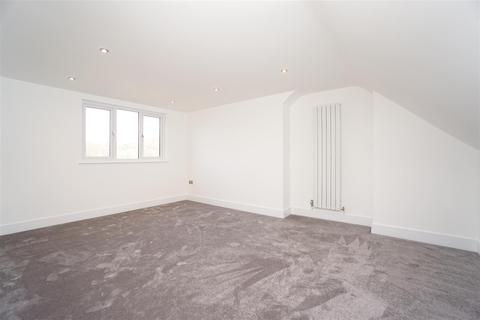 4 Abbeydale Park Crescent, Sheffield, S17 3PA