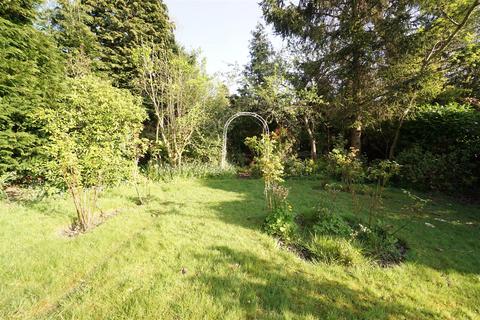 30 Meadow Head Drive, Sheffield, S8 7TQ