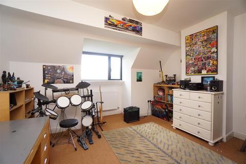 4 Burnside Avenue, Sheffield, S8 9FR