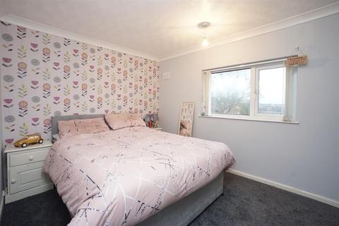 46 Lowedges Road, Sheffield, S8 7LB