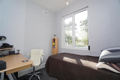 275 Meadow Head, Sheffield, S8 7UN