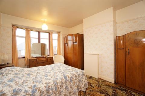6 Warminster Drive, Sheffield, S8 9NX